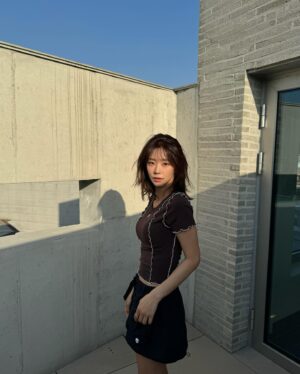 Lee Ju-bin Instagram - 💀🖤 
#하이드로겐 #hydrogen