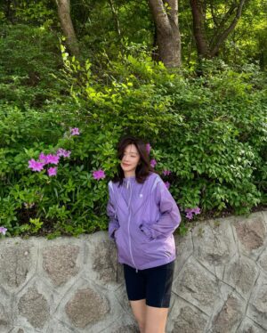 Lee Ju-bin Instagram - 💀🖤 
#하이드로겐 #hydrogen