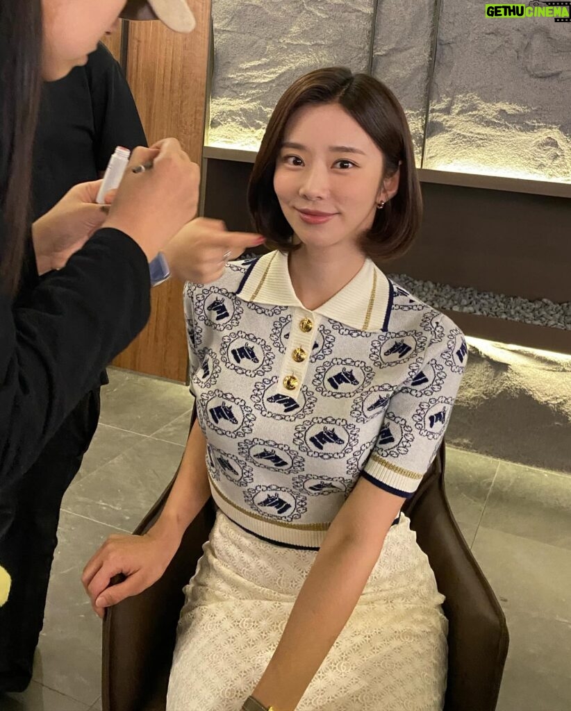 Lee Ju-bin Instagram - 안녕하세요 퀸즈가 며느리 천다혜입니다💎 오늘 밤 9시 10분 tvN에서 만나요 #눈물의여왕 #토일드라마