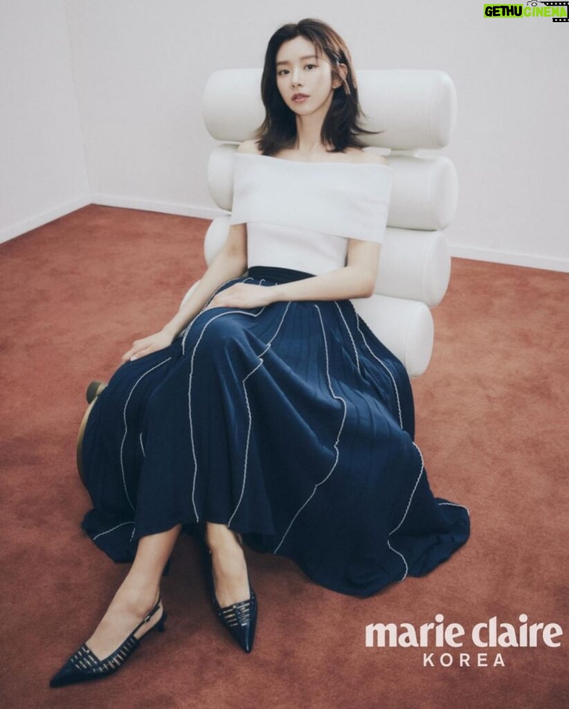 Lee Ju-bin Instagram - MINE X marieclaire 봄의 설레임과 함께한 행복한 촬영이었습니다💚💜 #마인 #마리끌레르코리아