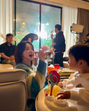 Lee Ju-bin Instagram - 건우야 엄마좀 봐죠