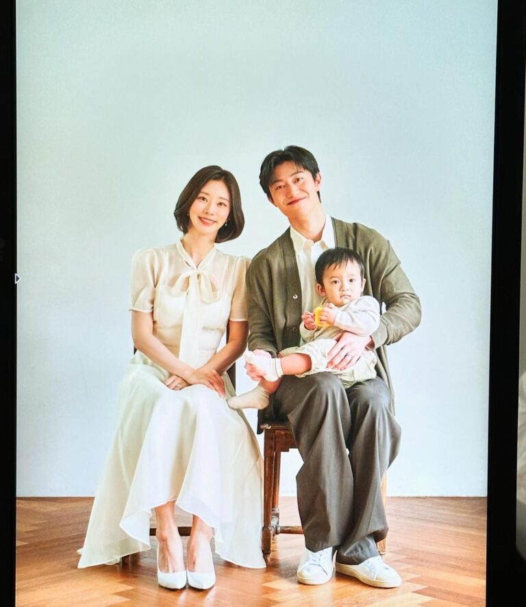 Lee Ju-bin Instagram - 엄마랑 아빠랑 건우랑