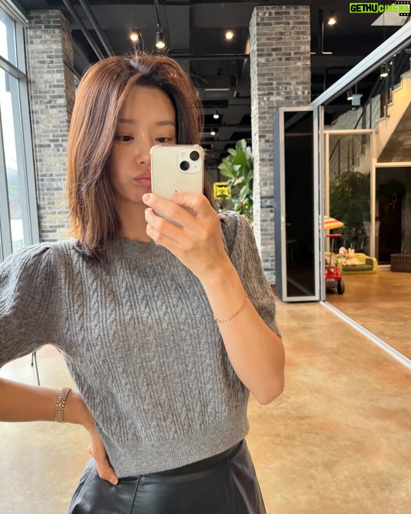 Lee Ju-bin Instagram - 매일이 즐겁다아🥳