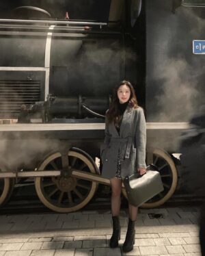 Lee Ju-bin Instagram - 종이의집<공동경제구역> 파트2가 공개됐습니다. 미선이 아니 스톡홀름 안녕! 덴버씨도 안녕! 행복해야해❤️❤️❤️❤️❤️❤️❤️