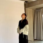 Lee Mi-do Instagram - 예전에 성형외과에서 상담을 받은 적이 있다. 나는 코 성형에 대한 견적을 물어봤고.. 그때 선생님은 내 코가 모양만 보면 여자 코 모양으로 90점이라며 성형을 하기에는 아깝다고 하셨다. 단지 코가 얼굴에 비해 작고 낮고 입과 높이가 비슷한게 아쉽다고.. (저기요.. 그럼 해야하는거 아닌..ㄱ..) 사진 보니 내 코(모양) 90점이네