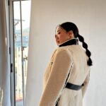 Lee Mi-do Instagram - 예전에 성형외과에서 상담을 받은 적이 있다. 나는 코 성형에 대한 견적을 물어봤고.. 그때 선생님은 내 코가 모양만 보면 여자 코 모양으로 90점이라며 성형을 하기에는 아깝다고 하셨다. 단지 코가 얼굴에 비해 작고 낮고 입과 높이가 비슷한게 아쉽다고.. (저기요.. 그럼 해야하는거 아닌..ㄱ..) 사진 보니 내 코(모양) 90점이네