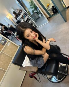 Lee Mi-joo Instagram - 🖤❤️