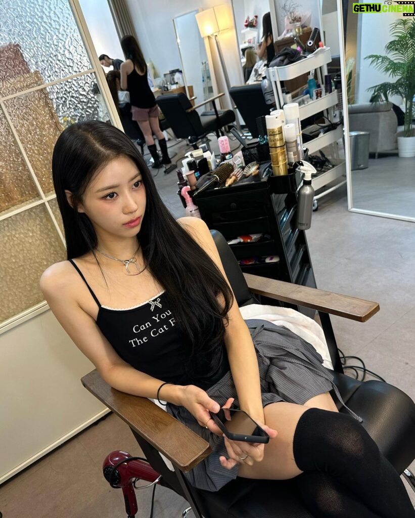 Lee Mi-joo Instagram - 🖤❤️