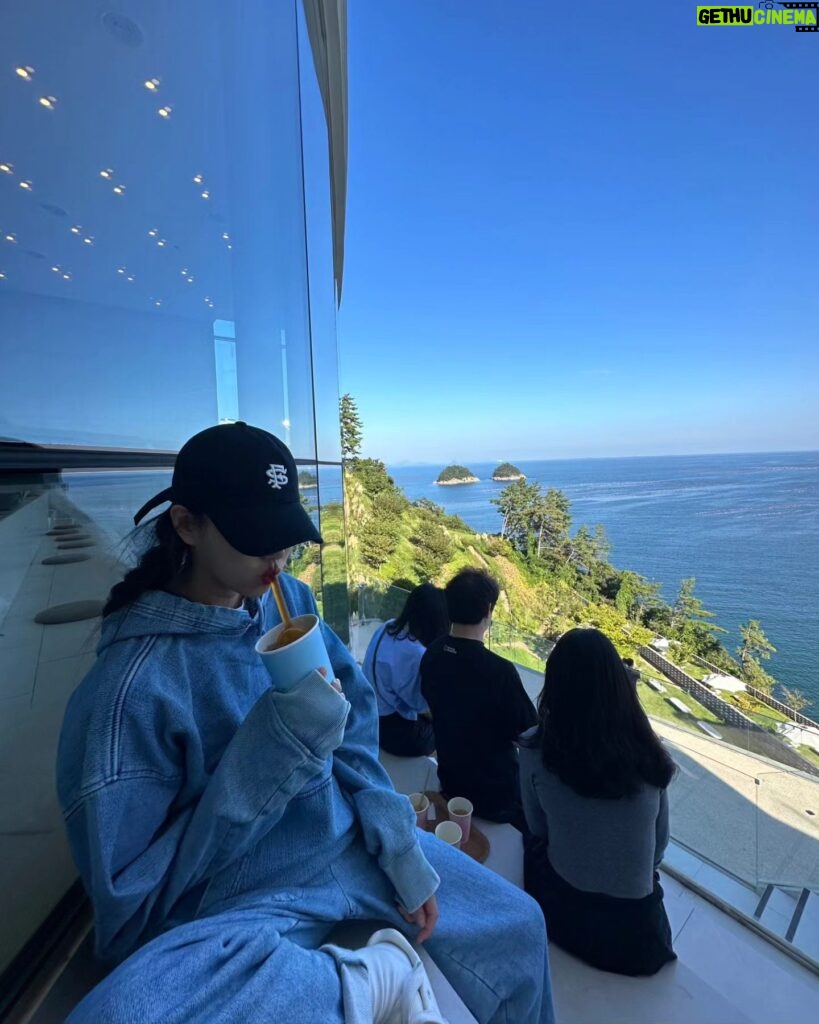 Lee Mi-joo Instagram - 💙🩵 #여수 #또 #여행