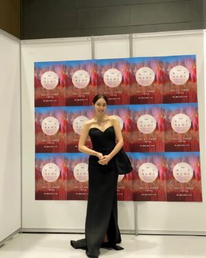 Lee Min-jung Thumbnail - 50.3K Likes - Most Liked Instagram Photos