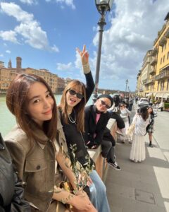 Lee Min-jung Instagram - ☁️ ☀️ 하늘이다했다