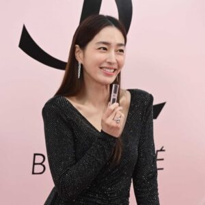 Lee Min-jung Thumbnail - 15.9K Likes - Most Liked Instagram Photos
