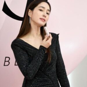 Lee Min-jung Thumbnail - 15.9K Likes - Most Liked Instagram Photos