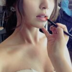 Lee Min-jung Instagram - 기념행사라고 아이폰에 뜸 ㅋㅋ 이게 결혼식인줄 알았나보오…. 옆에 있는 남편은 내연애의 모든것 드라마할때 신하균선배님이였네 #시간여행 #웨딩사진 #11년전