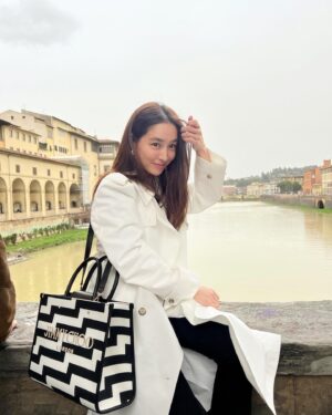 Lee Min-jung Thumbnail - 23.1K Likes - Most Liked Instagram Photos
