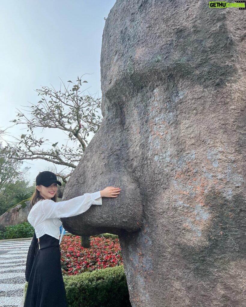 Lee Na-gyung Instagram - In DANANG 🌿