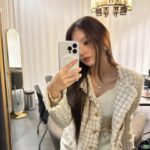 Lee Na-gyung Instagram – 따뜻한 연말 보내요 🧸

#ad #12월의플로버 #santa나경 #메종21G #오드퍼퓸

@maison21g_kr