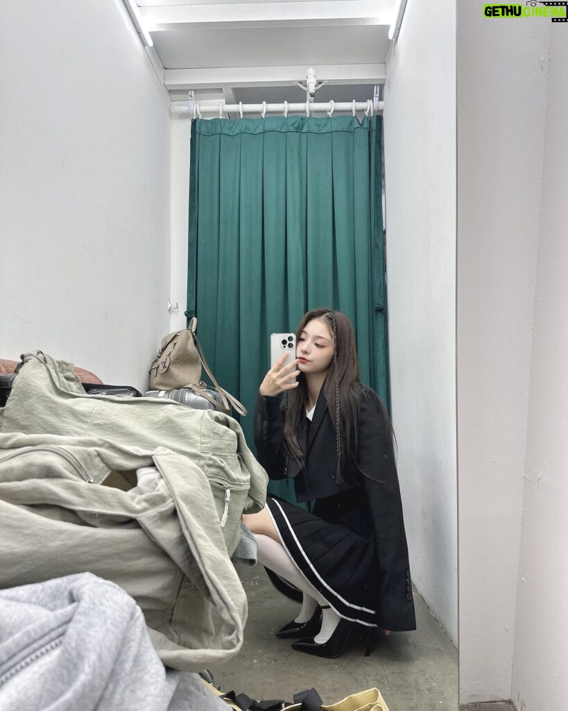 Lee Na-gyung Instagram - @ellekorea 7월호 😎