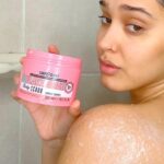 Lee Rodriguez Instagram – Swipe to see me get glam with @soapandgloryusa’s Flake Away Body Scrub! It’s my favorite product to use while getting ready for any occasion – from a GNO to a cozy night in – because it makes me smell good and feel glorious, instantly! ✨👸 💗 #soapandglorypartner #ad