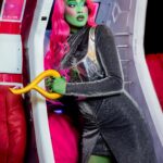 Lee Rodriguez Instagram - Alien superstar 👽🌟 📸: @cindygromero 💄: @arrmandogarcia 👗: @marisaledford 💁🏽‍♀️: @theonlybigmia Asst.: @awndresser