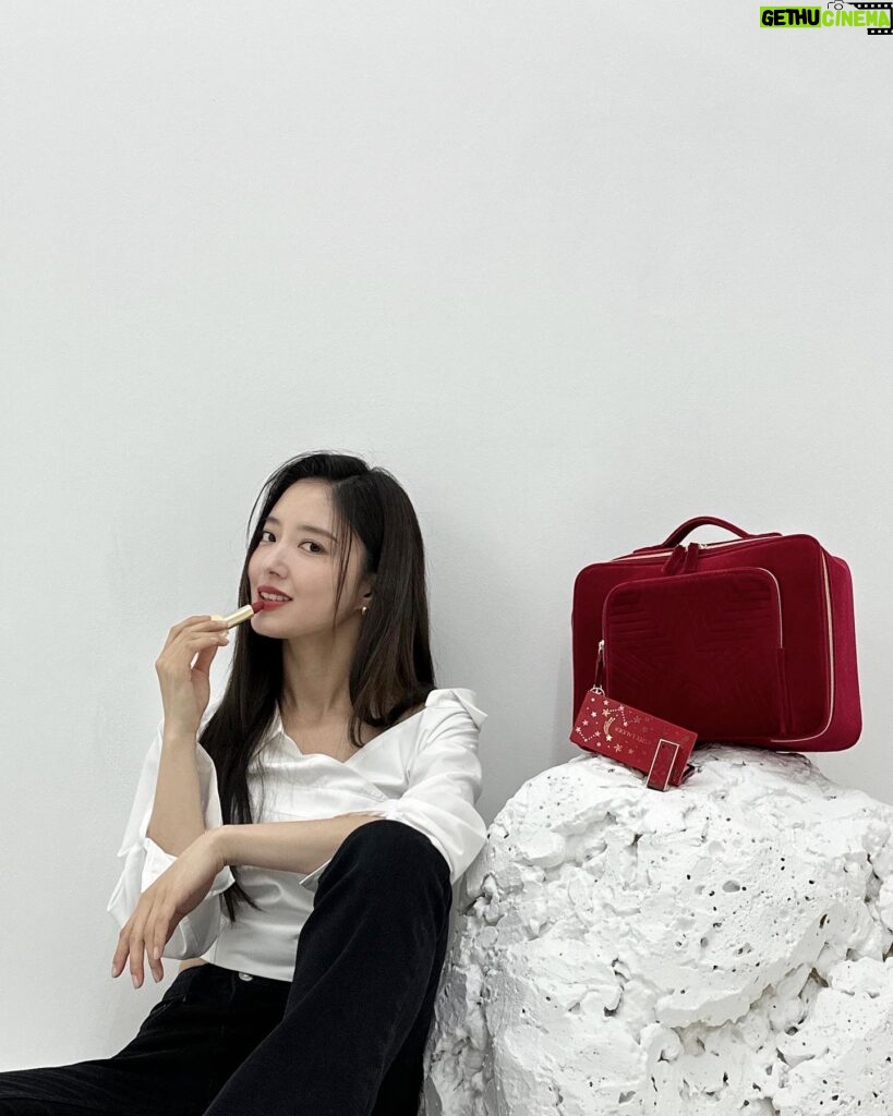 Lee Se-young Instagram - 홀리데이 블록버스터💋 #ad #에스티로더 #에스티로더홀리데이블록버스터 @esteelauderkr