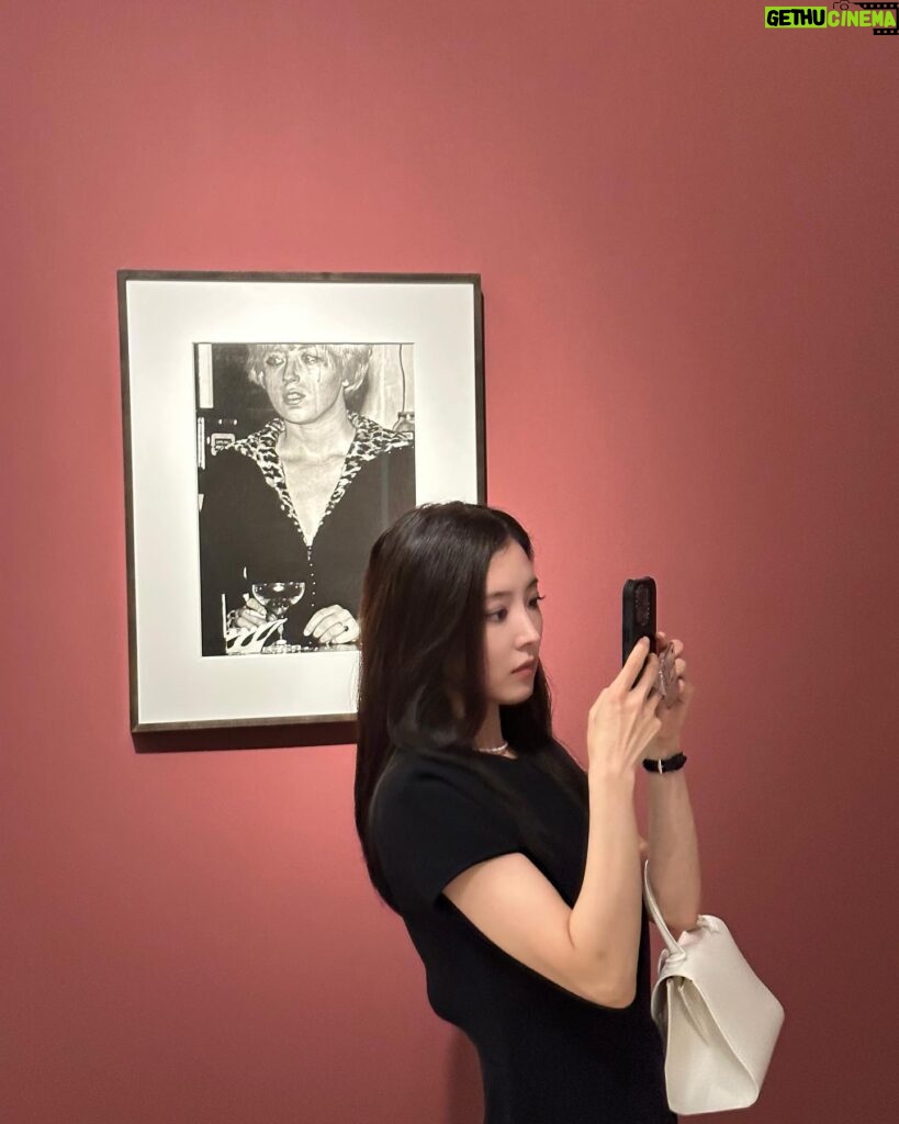 Lee Se-young Instagram - 나도 멋있는 사람이 돼야지 #cindysherman @fondationlv