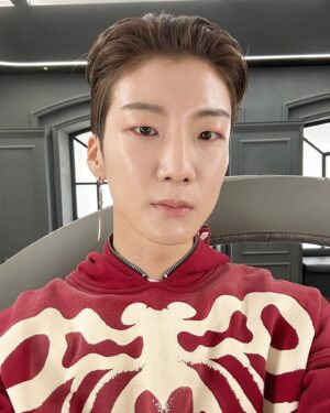 Lee Seung-hoon Instagram - 지축을 박차고🔥
#입실렌티#댄스가수유랑단 🕺🏻💃🏻