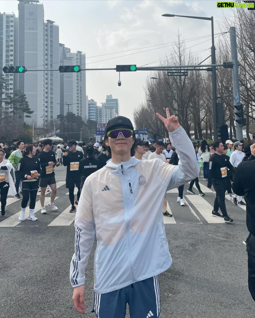 Lee Seung-hoon Instagram - 10km 마라톤 도전 성공🏃🏻🏅#서울마라톤