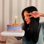 Lee Sun-bin Instagram - 2024.01.07 🎂 축하 해주신 모든 분들 사랑해요 감사해요 미안해요 더 잘할게요..❤️ 그리고 오늘 행복에 늪에 빠지게 해준 우리 해콩이들..❤️ 아직도 여운이… 정말 다음번엔 더 제대로 준비할거야!!!!!😏 항상 감동이고 매번 볼 때 마다 많은 위로를 받는 것 같아요..🥹 슬로건 이벤트는.. 정말이지.. 왜 자꾸 매번 울리려 하는 거야…? 사랑해요 진심 담아서 고마워 울 해콩이들..😭 잊지 않을게요.(근엄) 내 맘 알지!????😘 ( TMI 그리고 내 칭구들은 나 빠른 안쳐줘서 한 살 어리게 인정 안해주더라.. 쩝..ㅋ 고맙다! ㅋ )
