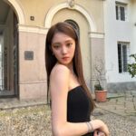 Lee Sung-kyoung Instagram - 🖤