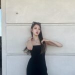 Lee Sung-kyoung Instagram - 🖤