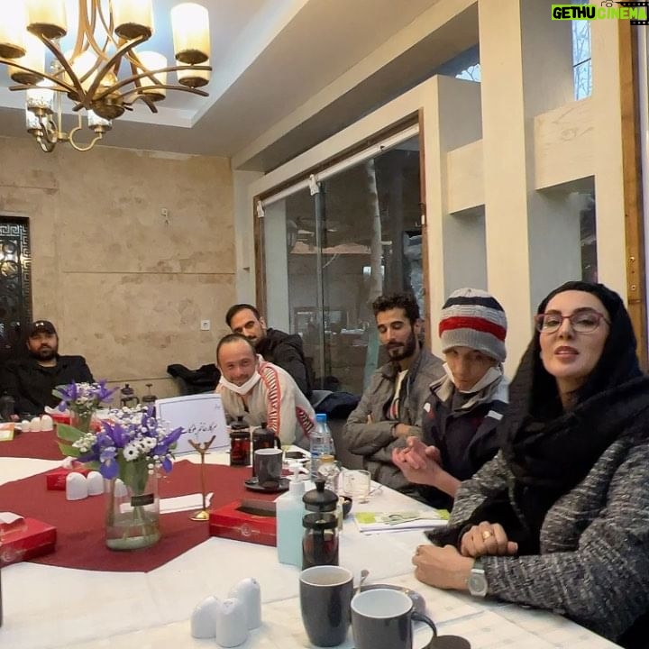 Leila Bolukat Instagram - 🔴🔵کل کل بازی دربی با بچه های آسایشگاه، نهار رستوران قبل بازی دربی #لیلا_بلوکات #مشهد_مقدس #رستوران_مهستان #فوتبال #آسایشگاه_شهید_بهشتی
