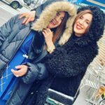 Leila Bolukat Instagram - امروز تولد مادرم است فرشته ای که بهترین چیزها و قشنگ ترین لحظات زندگی اش را فدا کرد تا من بهترین ها را داشته باشم همیشه بخندی تولدت مبارک مادر مهربانم....🎂🎂🎂🎂 #لیلا_بلوکات#تولدت_مبارک #کرونا_را_جدی_بگیریم #در_خانه_بمانیم #سفر_نریم