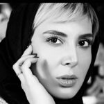 Leila Bolukat Instagram - سلام امیدوارم ایام بکام باشه با این شرایط بهرحال اون دسته آدمهای با انصاف و باشعور که تو خونه نشستن با چیزای مختلفی سرشونو گرم میکنن مثل فیلم دیدن،کتاب خوندن، ورزش کردن،نوشتن،موسیقی کار کردن،آشپزی،زبان خوندن ،خلاصه چیزای مختلف و حتی اینستاگرام و چالشهای مختلف الانم من به درخواست تعدادی از دوستانم به چالش عکس سیاه و سفید دعوت شدم🙈😉 بهر حال سرگرمیه دیدن عکسهای قدیمی، با آرزوی دفع سریع ویروس کرونا برای همتون آرزوی سلامتی دارم، متشکر از کادرهای درمانی و ارگانهای مختلفی مثل جمعیت هلال احمر که مشغول حمایت و مراقبت از مردم هستن، و ممنون از مردم بافرهنگی که خونشون نشستن و سفر نرفتن🙏 لطفا ورق بزنید #لیلا_بلوکات #چالش_جدید_عکس_سیاه_سفید #کرونا_ویروس #قرنطینه_خانگی #سفر_نریم #در_خانه_بمانیم