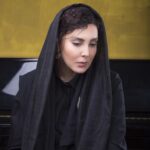 Leila Bolukat Instagram - داشتم فكر ميكردم به همين روزهايم در سال قبل اينكه براى چه چيزها دلم بيقرار بود و حالا نسبت به آنها بى تفاوتم!.. ميدانيد چه ميخواهم بگويم؟ ميخواهم بگويم زياد از غصه ى امــروز دلتان نگيرد، شايد يك سال ديگر يادآورى اش برايتان خنده دار باشد! #لیلا_بلوکات#دلنوشته#خدایا_شکرت_که_هستی_و_برایمان_خدایی_میکنی