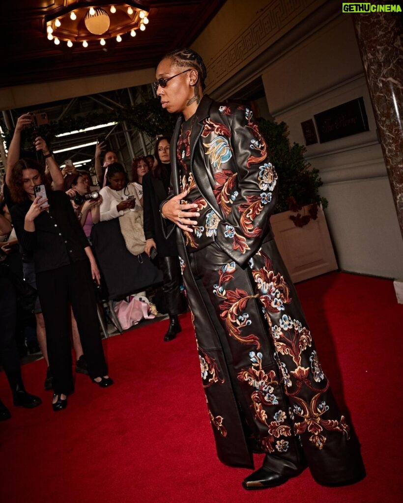 Lena Waithe Instagram - ✨MET GALA 2024✨ Thank you @ToryBurch for the wonderful invitation. Appreciate the fellowship and memories of tonight. Honorable mention to @ETRO and their entire team for this incredible look. Stylist: The one who never misses @JasonBolden Grooming: @shekenkut Braids by: @hunnyybee_ Skincare: @brandijandrews @joomee_song Rings by : @l_enchanteur Hotel Photos: @gabrieledimartino Met Gala Red Carpet Photos: @gettyentertainment | @metcostumeinstitute | @voguemagazine #MetGala #TheChi