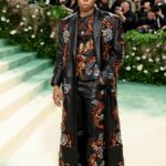 Lena Waithe Instagram – ✨MET GALA 2024✨ 

Thank you @ToryBurch for the wonderful invitation. Appreciate the fellowship and memories of tonight. 

Honorable mention to @ETRO and their entire team for this incredible look. 

Stylist: The one who never misses @JasonBolden 
Grooming: @shekenkut 
Braids by: @hunnyybee_ 
Skincare: @brandijandrews 
@joomee_song 
Rings by : @l_enchanteur 

Hotel Photos: @gabrieledimartino

Met Gala Red Carpet Photos: @gettyentertainment | @metcostumeinstitute | @voguemagazine

#MetGala
#TheChi