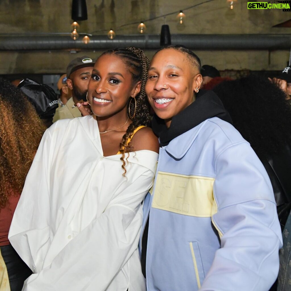 Lena Waithe Instagram - What’s better than the strength of one Black woman? Two. #WomensHistoryMonth Thank you to @americanblackfilmfestival & @hooraemedia x @findyourhilltop for having me at “Where The Black People At?!” Will ALWAYS show up and support our Black community of voices. #WTBPA 🎥: @filmedbyerika 📸: @kaibyrd_