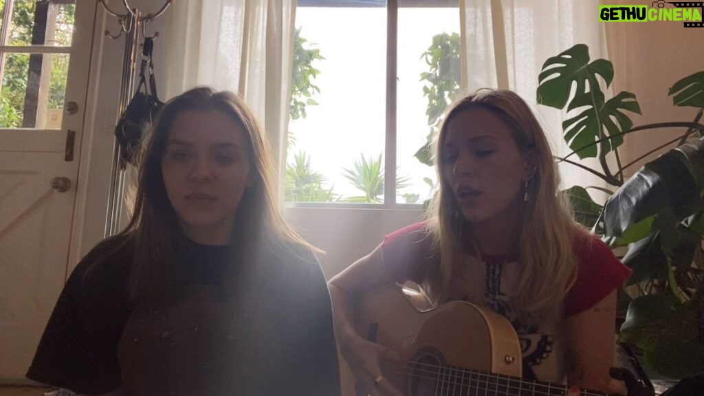 Lennon Stella Instagram - Sister ❤️ Beautiful song by @sammycopley x