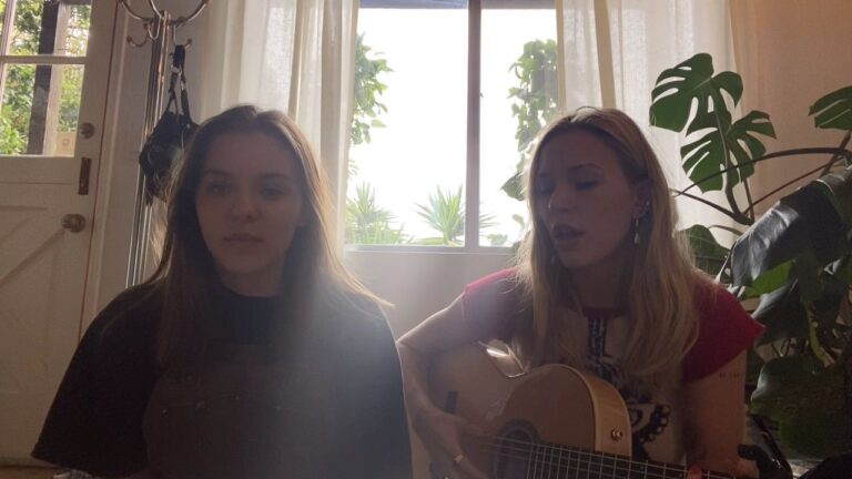 Lennon Stella Instagram - Sister ❤️ Beautiful song by @sammycopley x