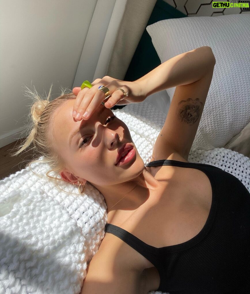 Lennon Stella Instagram - sunny