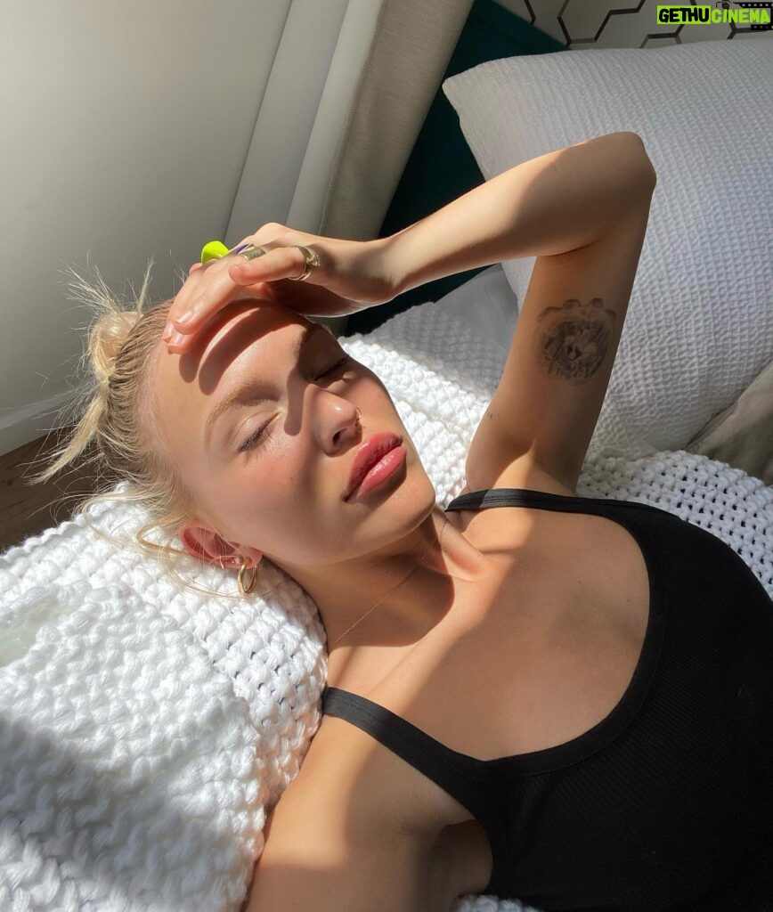 Lennon Stella Instagram - sunny