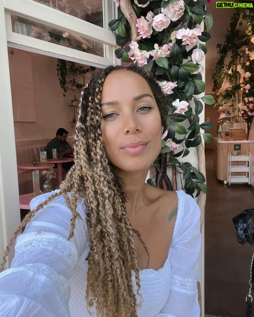 Leona Lewis Instagram - Proud to say my coffee shop is possibly THE most dog friendly place in town 🤍 @coffeeandplantsla #pupacino