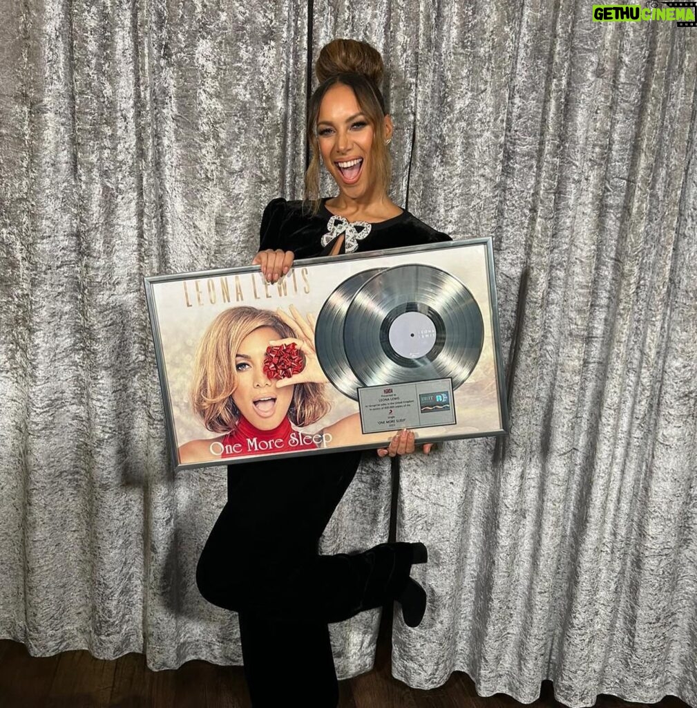Leona Lewis Instagram - Best Christmas present ever! Double platinum ❤️ so special to be part of your Christmases 🙏🏽Thank you to this amazing @sonymusicuk team that I’m blessed to work with ✨
