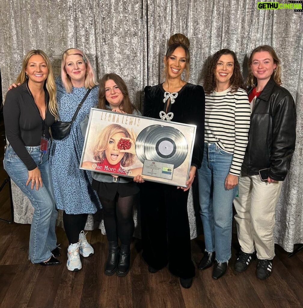 Leona Lewis Instagram - Best Christmas present ever! Double platinum ❤️ so special to be part of your Christmases 🙏🏽Thank you to this amazing @sonymusicuk team that I’m blessed to work with ✨
