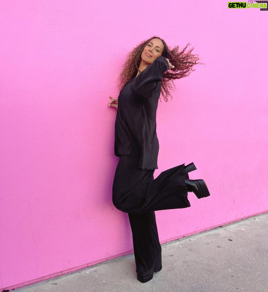Leona Lewis Instagram - I really made hubby stop the car and take a picture next to this pink wall 👽🩷