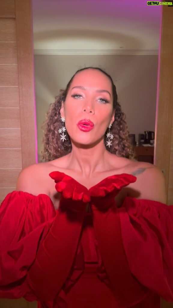 Leona Lewis Instagram - Getting Christmas tour ready ❤️ let me know which city you’ll be in?!!! Can’t wait to see you on the road! Link in bio for tix 💋