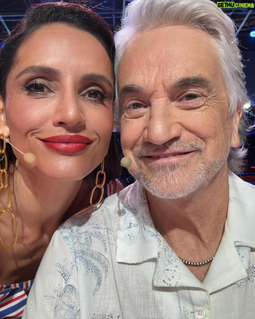 Leonor Varela Instagram - ESTRENO HOY 🪩⭐️✨ @gottalentchile a las 22:30 hrs por @chilevision 😎 Que alegría volver a estar cerca de Uds en la TV abierta, en este nuevo rol de jurado con estos tremendos compañeros de trabajo ❤️‍🔥 me he reído y he aprendido un montón!! Espero lo disfruten tanto como yo 🫶🏽 (📷 @crstnqtrl ) . . . We are finally on air TODAY with @gottalentchile 🪩⭐️✨ it's been a blast working with this amazing team in my new rol as a juror ❤️‍🔥 I've learned and laughed so much! Hope you enjoy it 🫶🏽