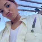 Leslie Grace Instagram - bloomin. 🪻🪴🌱