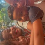 Leslie Grace Instagram - últimamente:) … encontré una reliquia… en el último slide!